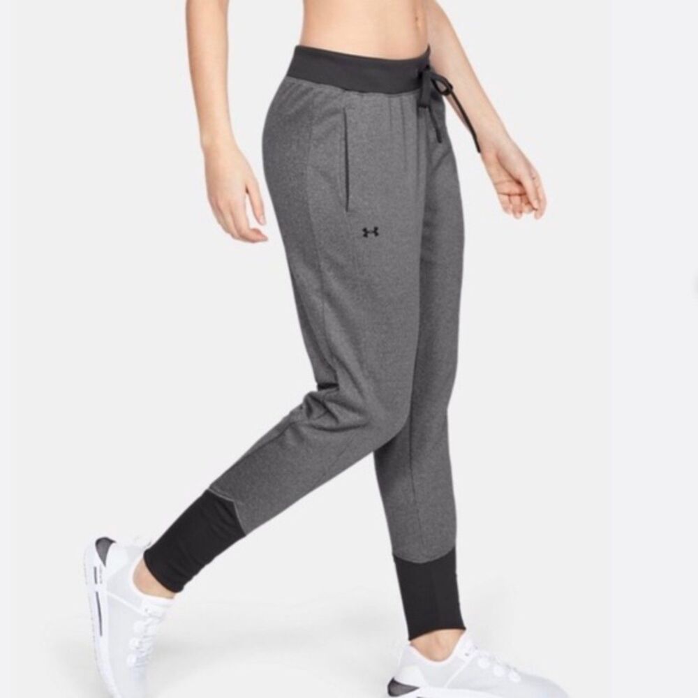 Under Armour mens joggers size L in gray